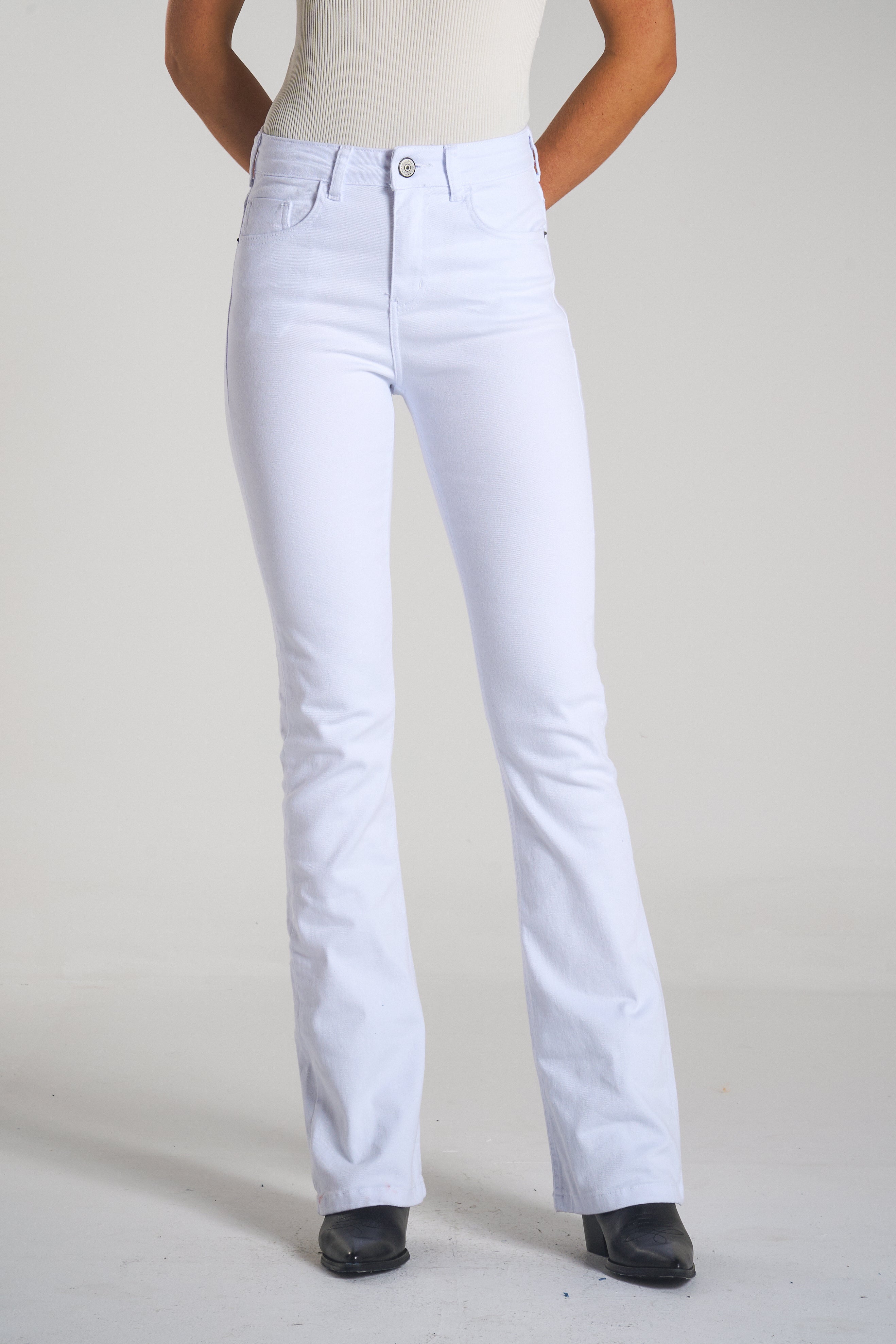 CALÇA JEANS BOOT CUT C4