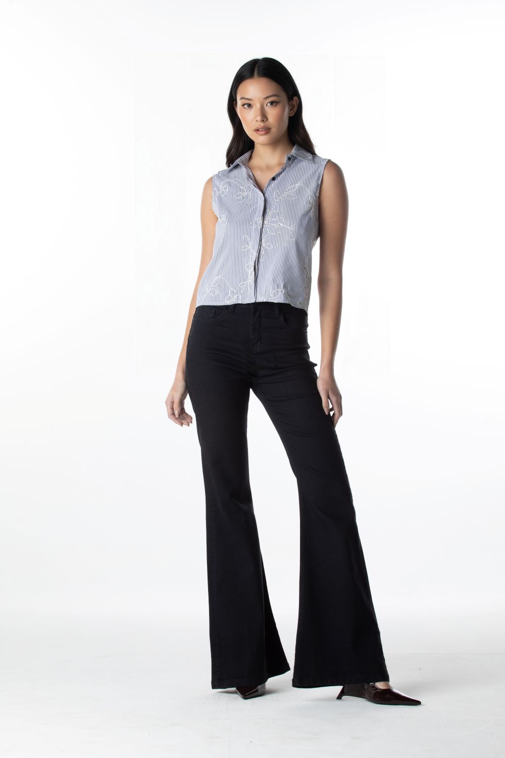 REGATA FEMININA LISTRADA COM BORDADOS