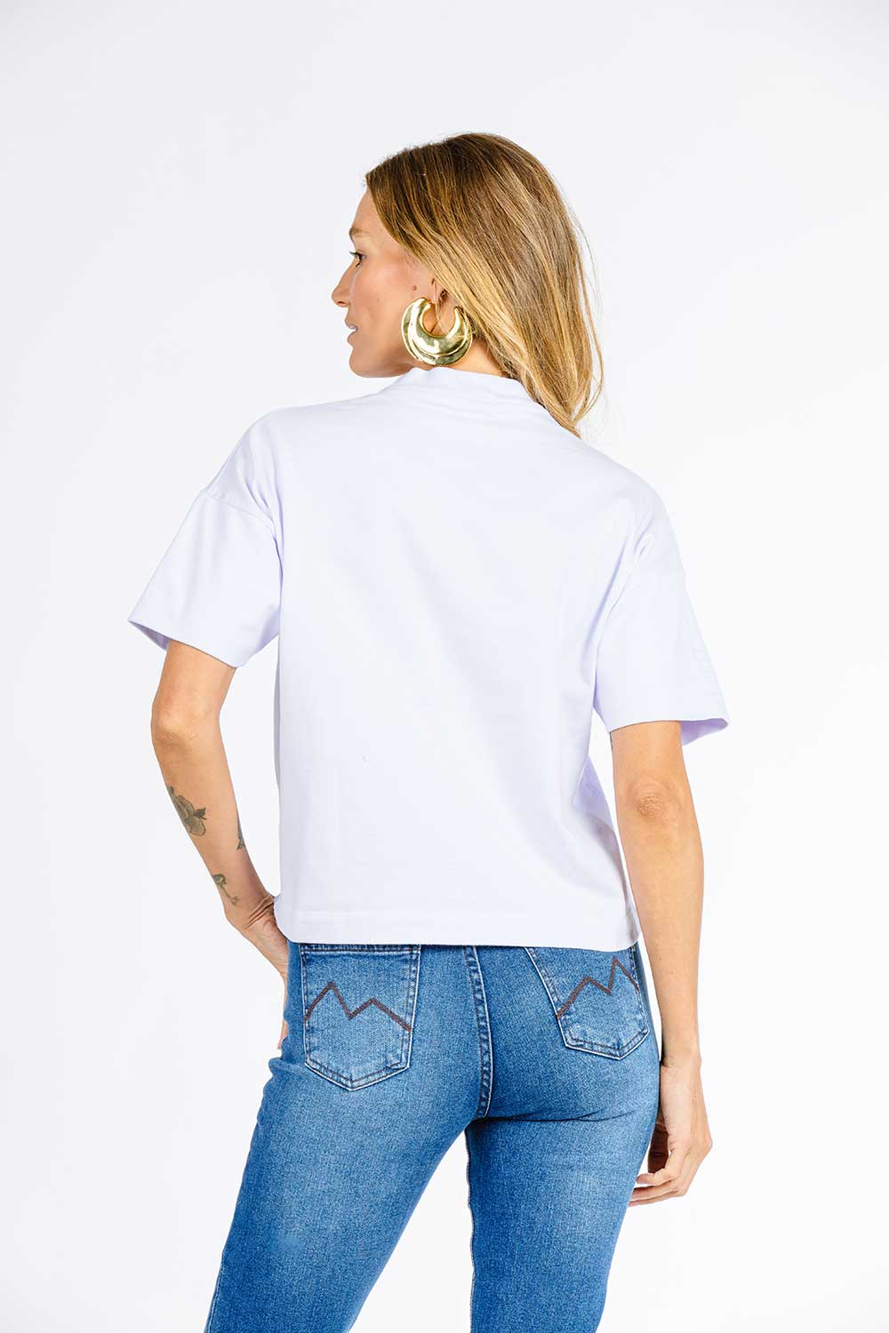 CAMISETA FEMININA CURTA MODELAGEM AMPLA