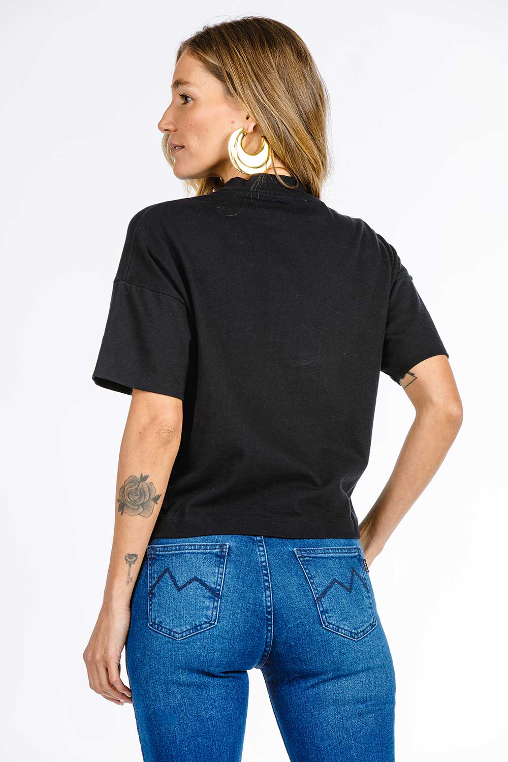 CAMISETA FEMININA CURTA MODELAGEM AMPLA