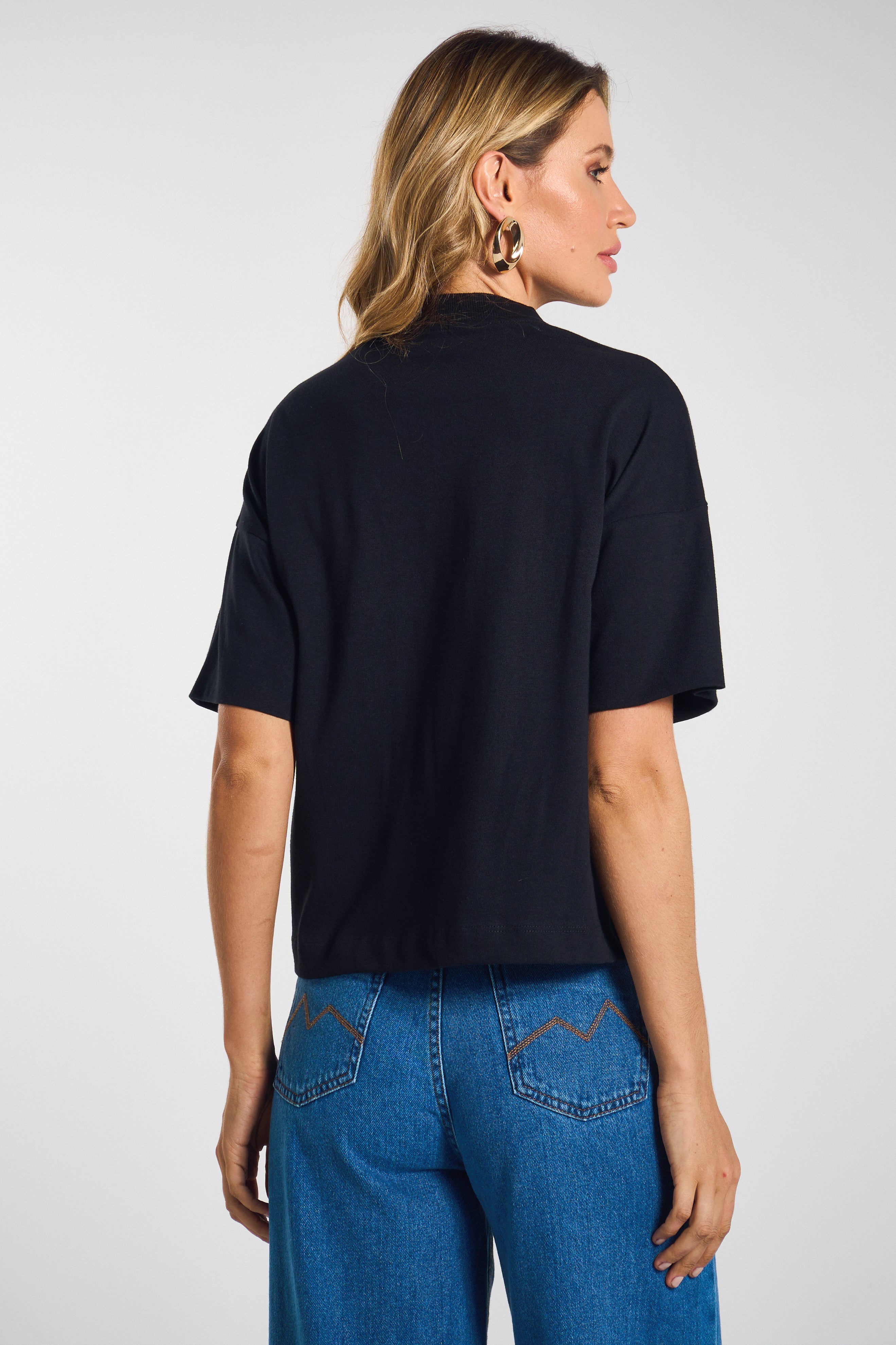 CAMISETA FEM CURTA MODL AMPLA M.OFFICER